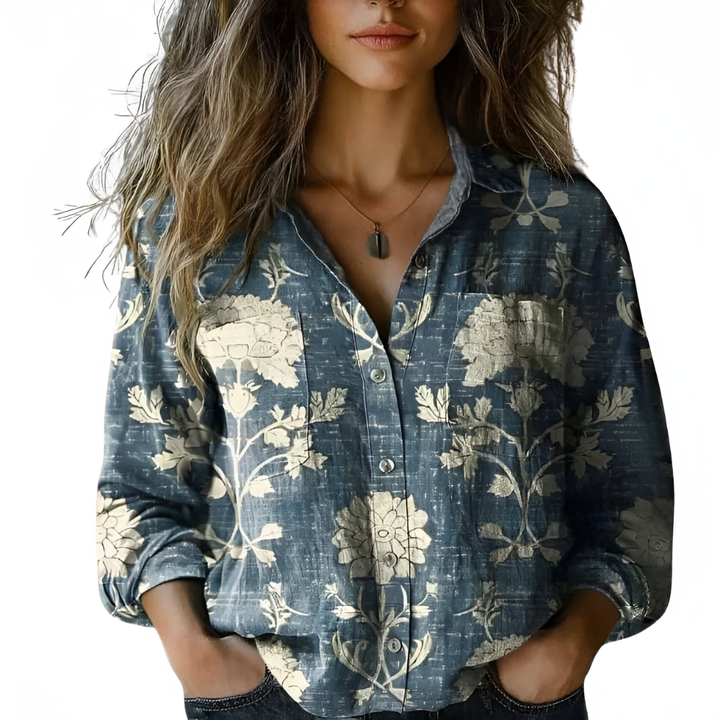 Modieus dames overhemd met lange mouwen en knopen. Een klassieke blouse, zeer geschikt voor diverse stijlen.