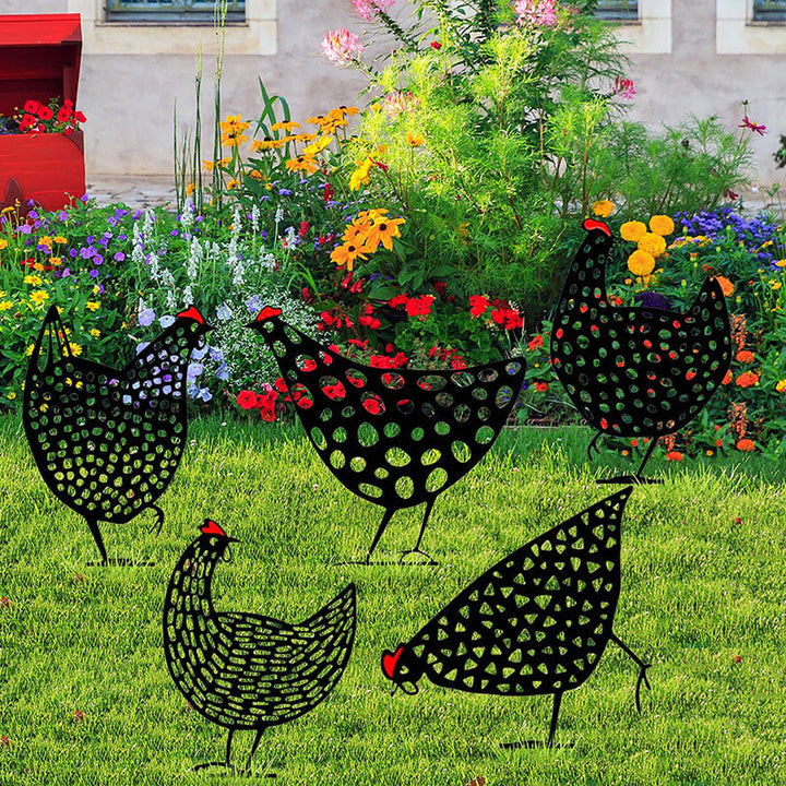 Levendige metalen kip tuinbeeld, duurzame buiten decoratie voor elke tuinliefhebber.