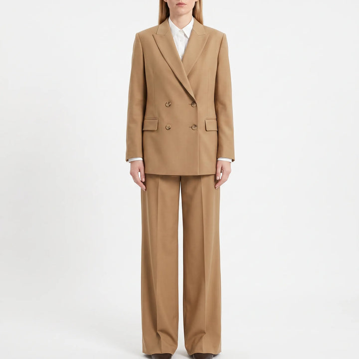 Stijlvol dames broekpak met oversized pasvorm, een chique khaki tweedelige set voor zakelijke en modieuze gelegenheden.