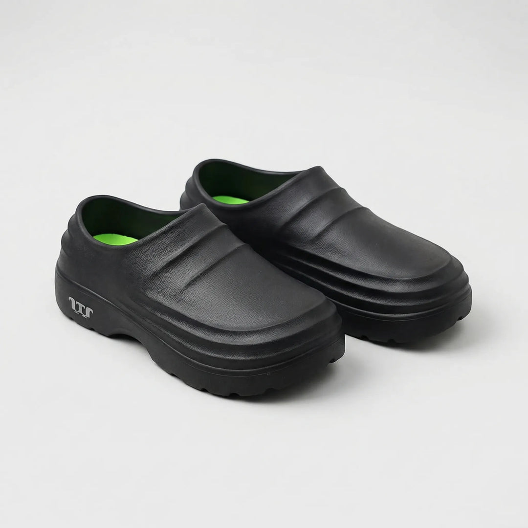 Beige chunky sole instapklomp voor unisex. Perfect als tuinklompen, werkklompen of comfortabele slippers.