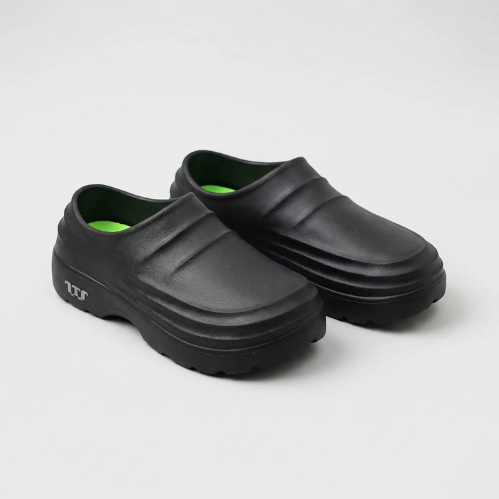 Beige chunky sole instapklomp voor unisex. Perfect als tuinklompen, werkklompen of comfortabele slippers.
