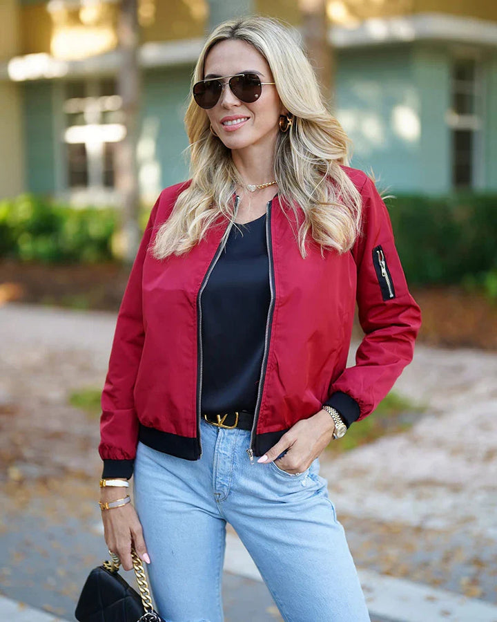Stijlvol dames bomberjack, klassiek model, perfect voor een trendy lente/herfst outfit.