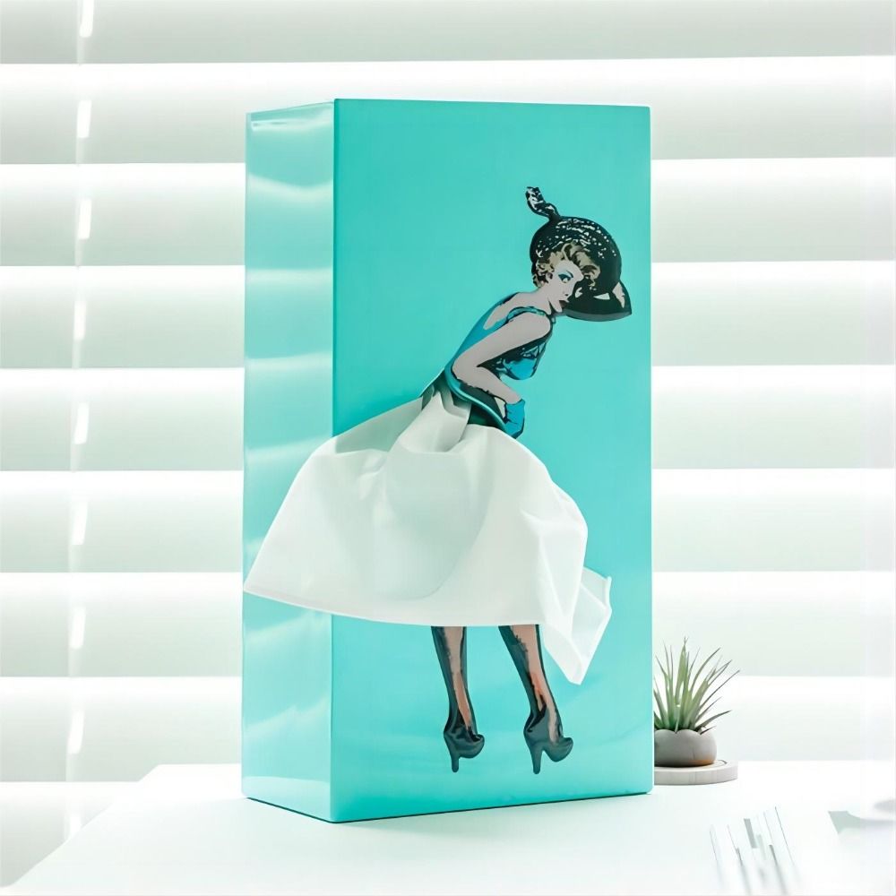 Deze unieke en speelse vliegende rok tissuebox is een kleurrijk design statement en origineel cadeau voor elk interieur.
