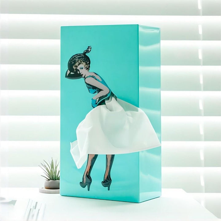 Deze unieke en speelse vliegende rok tissuebox is een kleurrijk design statement en origineel cadeau voor elk interieur.
