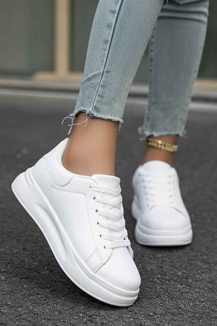 Witte dames comfort schoenen: Scarlett casual sneakers, ideaal voor een relaxte dagelijkse stijl.