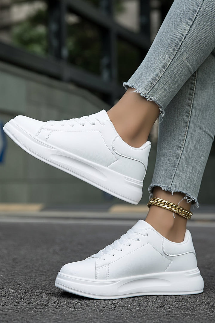 Scarlett casual witte dames schoenen. Comfort en stijl gecombineerd in deze moderne lage sneakers.