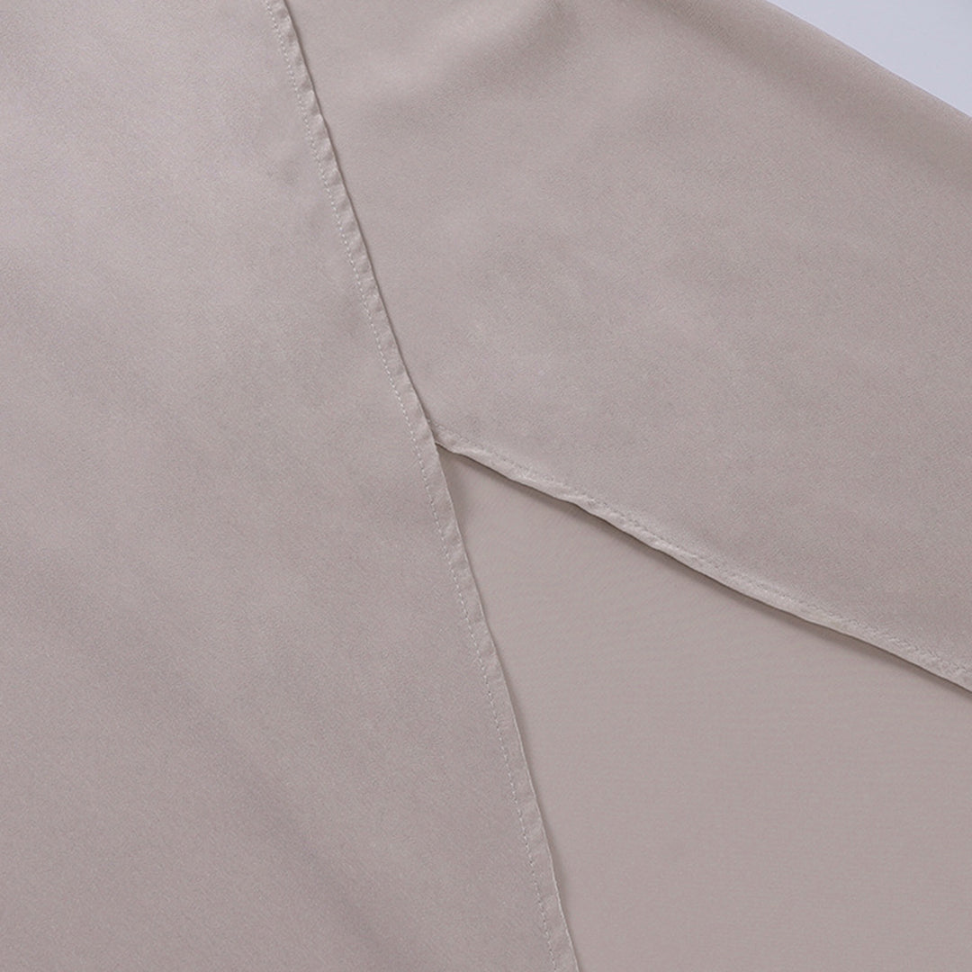 Stijlvolle midi-jurk, ideaal als speciale gelegenheid jurk, met blote rug en sierlijke split.