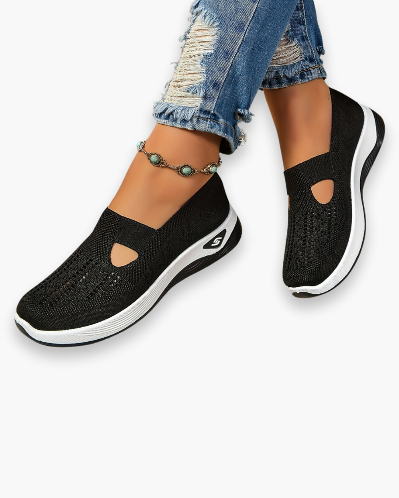 Lichtgewicht dames instapsneakers van ademend materiaal met een zacht en comfortabel voetbed, ideaal voor de zomer.
