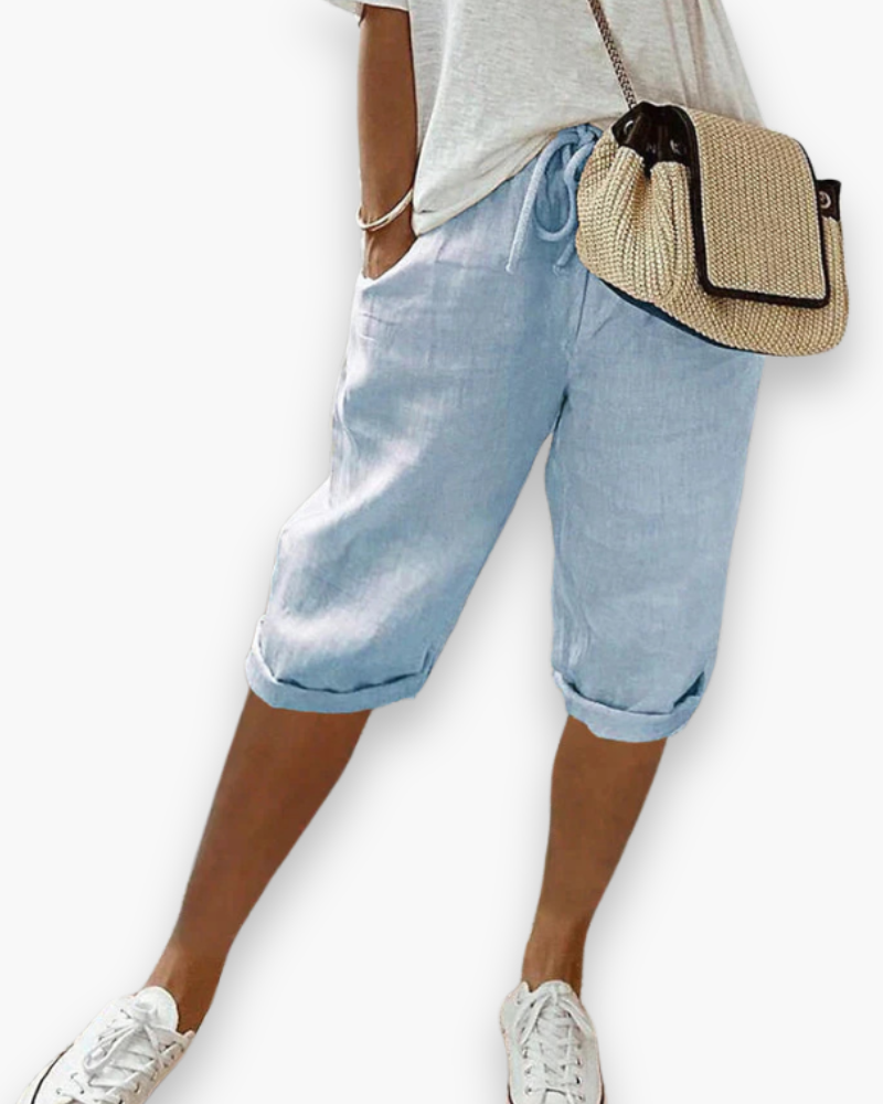 Lichtgewicht ademende dames short, comfortabel voor vrije tijd, strand of zomerse activiteiten.