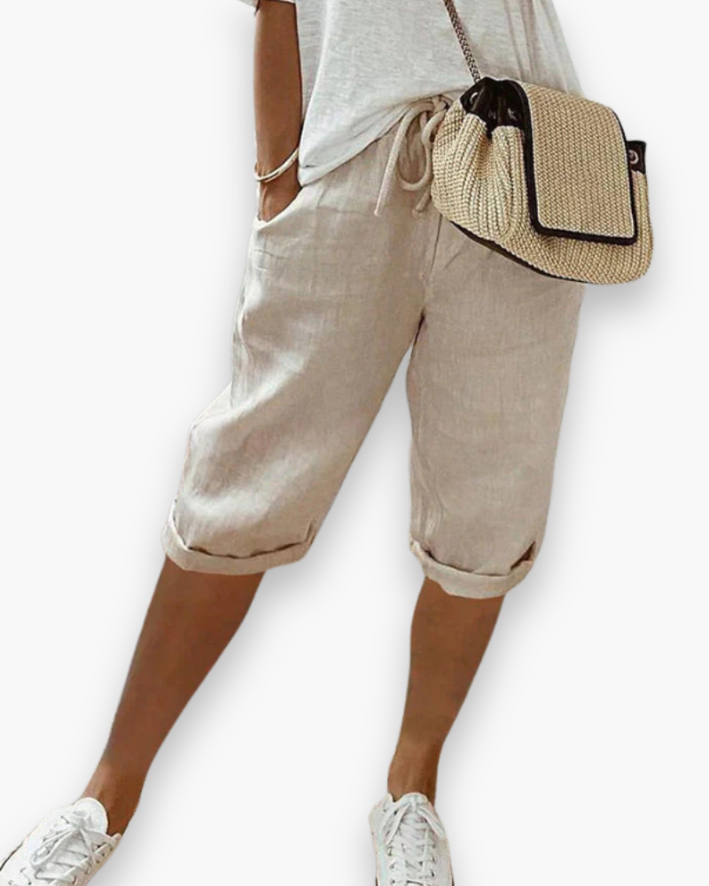 Casual dames zomerbroek, comfortabel en ademend. Een losvallende korte broek met elastische taille.