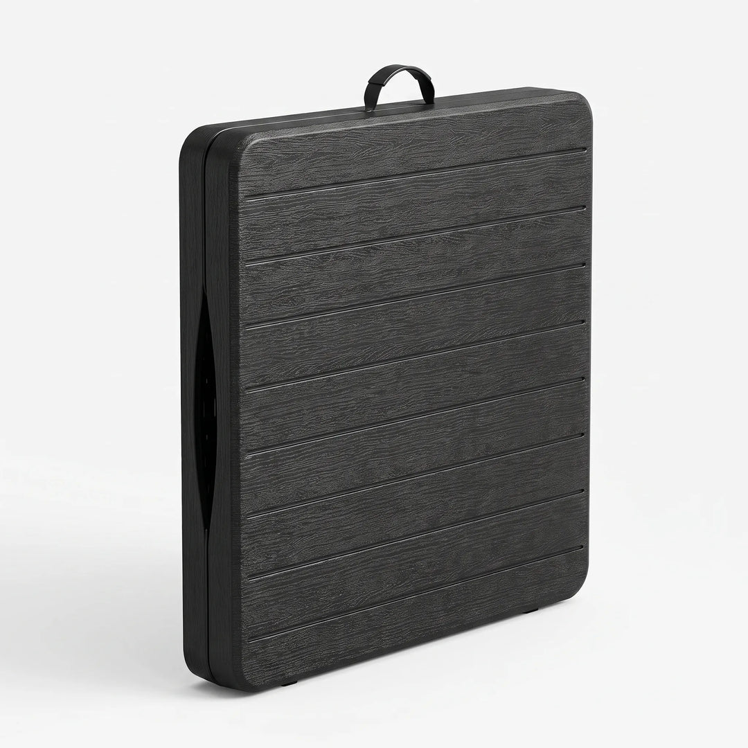 Praktische zwarte inklapbare tuintafel, robuust en stabiel, voor 8 personen. Ideaal voor buitenleven en tuininrichting.