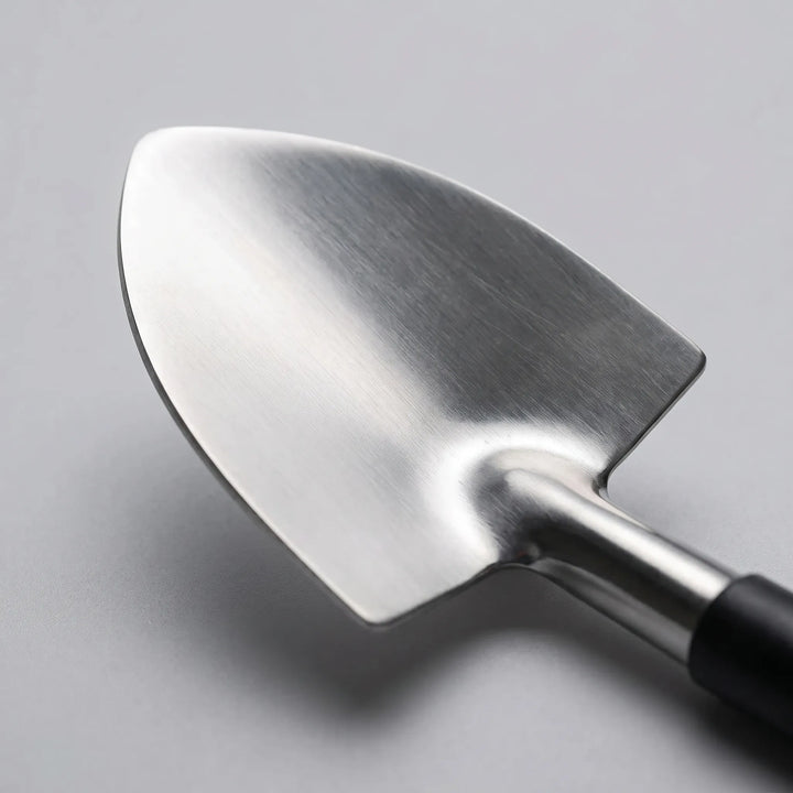 Hobby tuiniers gebruiken deze professionele bonsaigereedschapset voor snoeien, bedraden en vormen.
