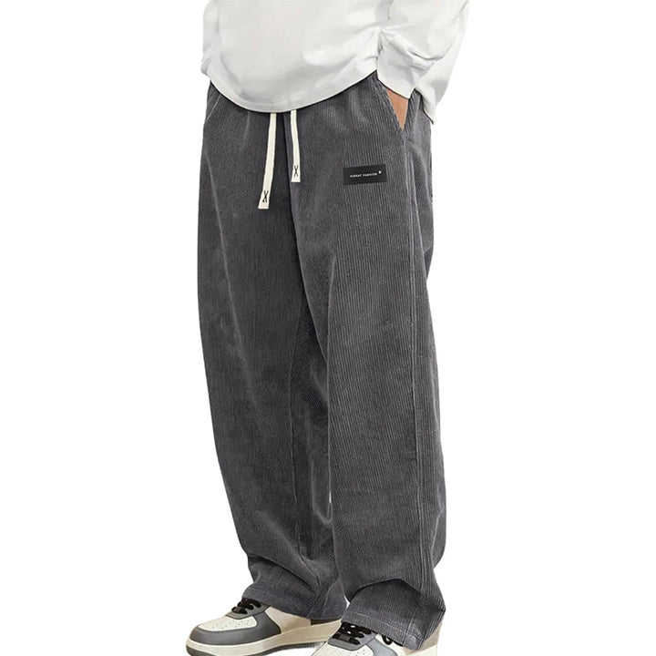 Comfortabele heren jogger, geschikt voor dagelijks gebruik en vrijetijdsactiviteiten. Relaxed fit en duurzaam.