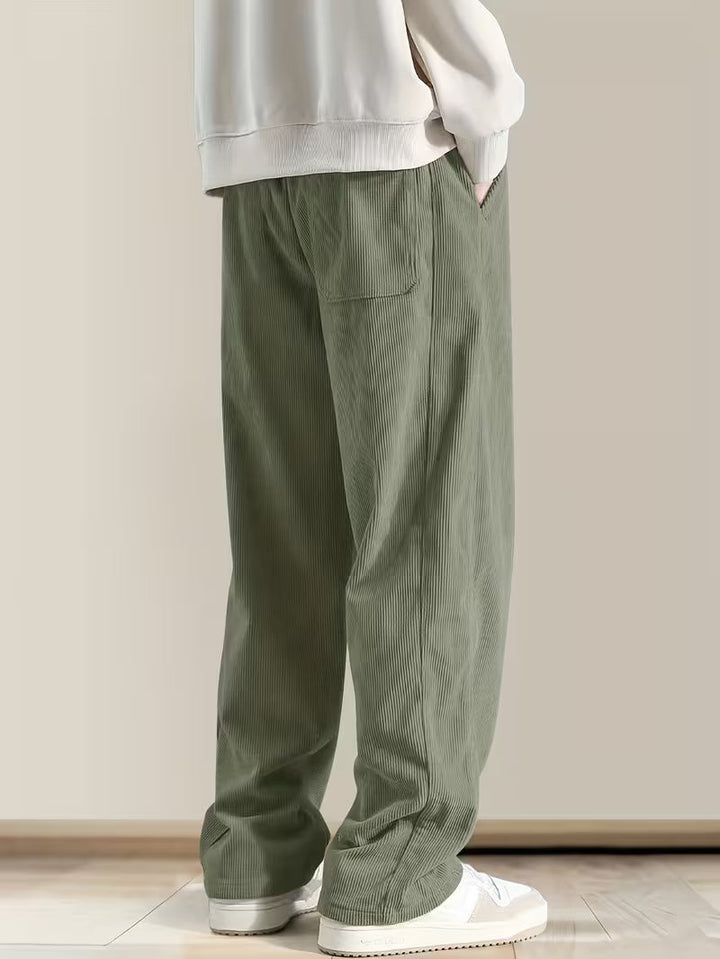 Rechte pijpen heren corduroy broek, losse pasvorm voor ultiem comfort en een moderne casual look.
