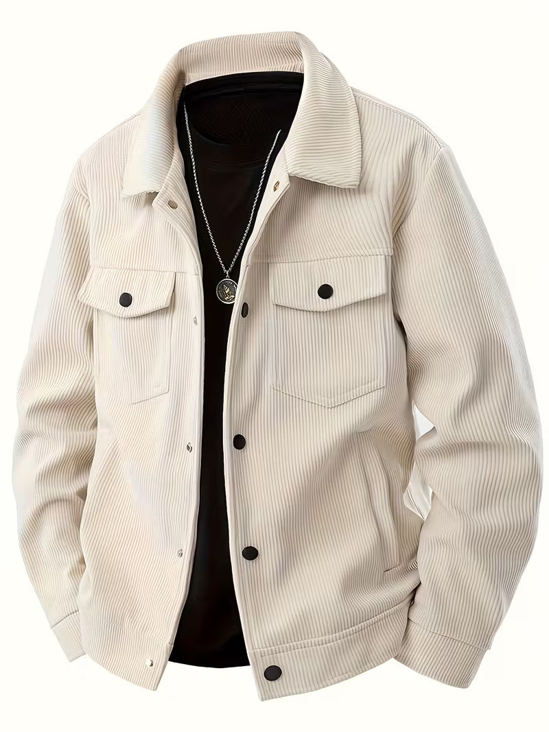 Beige heren truckerjas met borstzakken, klassieke stijl. Ideaal als casual bovenkleding voor mannen.