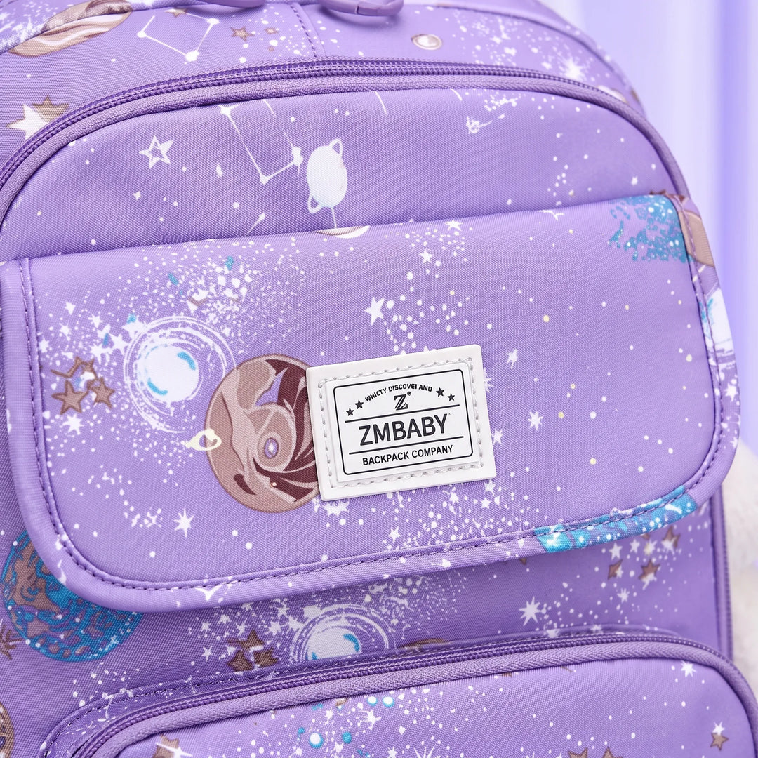 Roze basisschool rugzak voor meisjes en jongens, met vrolijke ruimteprint en veilige sluitingen.