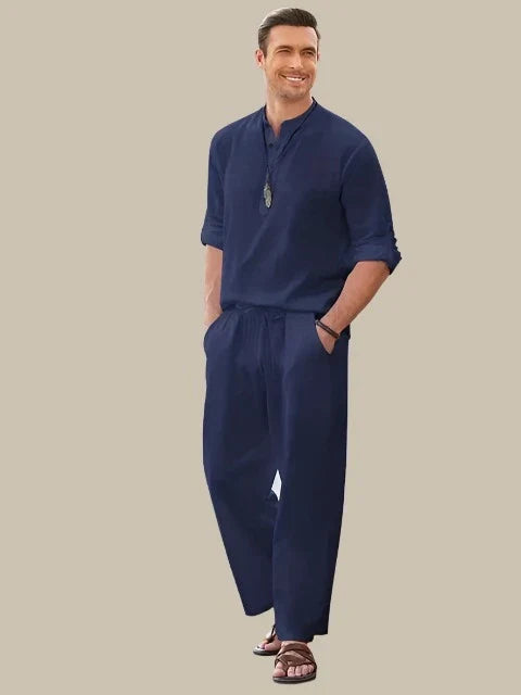 Heren V-hals shirt en bijpassende short in een trendy 2-delige zomerset.