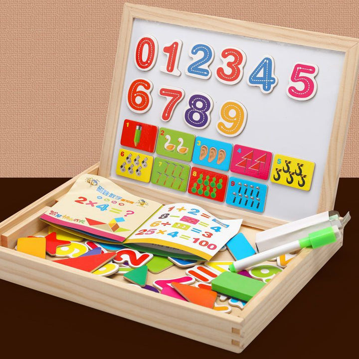 Lachend kind speelt met magnetische vormen op ARTIBLOX houten tekenbord. Montessori educatief speelgoed voor ontwikkeling.