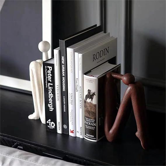Set decoratieve boeksteunen, wit en bruin metaal, voegt stijl toe en organiseert boeken op planken of bureau.