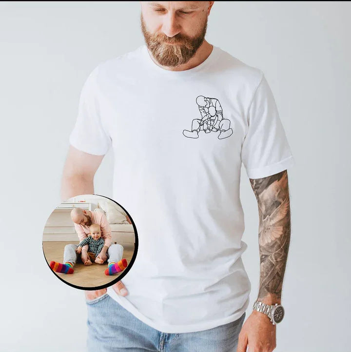 Gepersonaliseerd wit T-shirt met uniek geborduurde fotoherinnering, ideaal als cadeau voor Vaderdag.