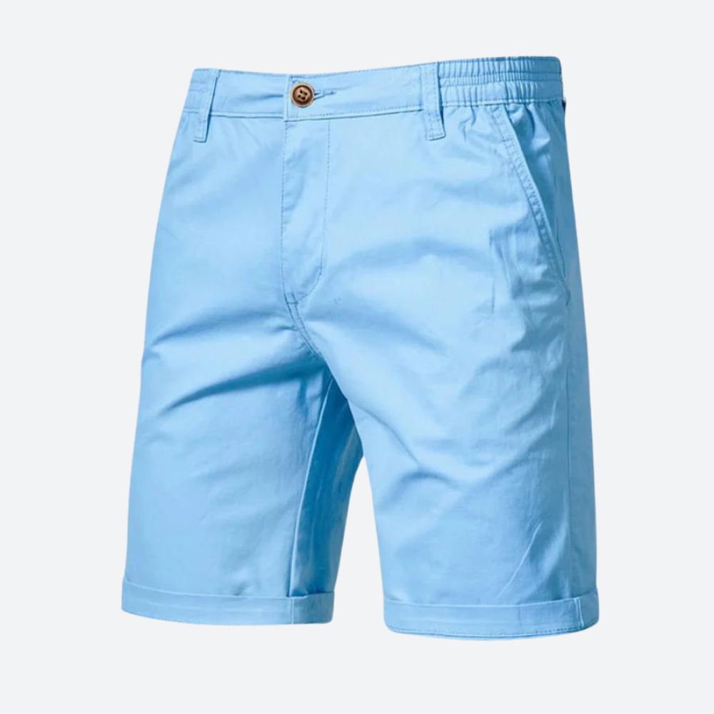 Close-up van comfortabele heren korte broek, toont kwaliteit en de relaxte pasvorm voor de zomer.