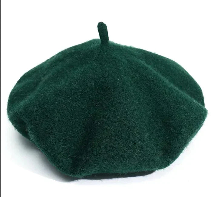 Elegante klassieke baret van wol voor dames. Een must-have stijlvolle wintermuts.