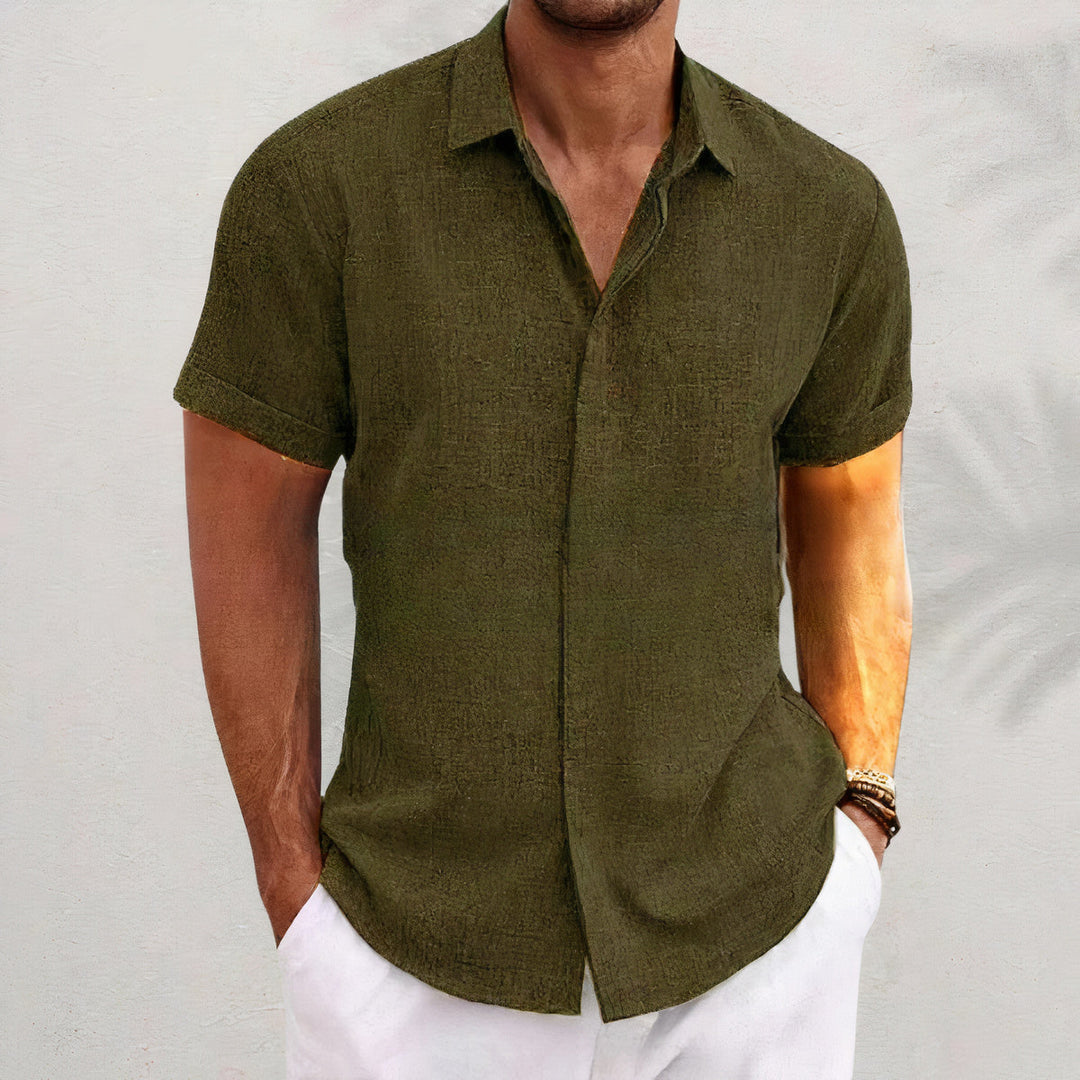 Modieus heren zomershirt, luchtig en casual, ideaal voor een stijlvolle en comfortabele zomeroutfit.