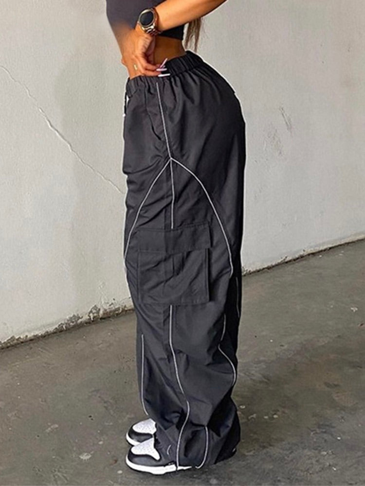 Comfortabele damesbroek in wit, baggy pasvorm voor een authentieke streetwear vibe.