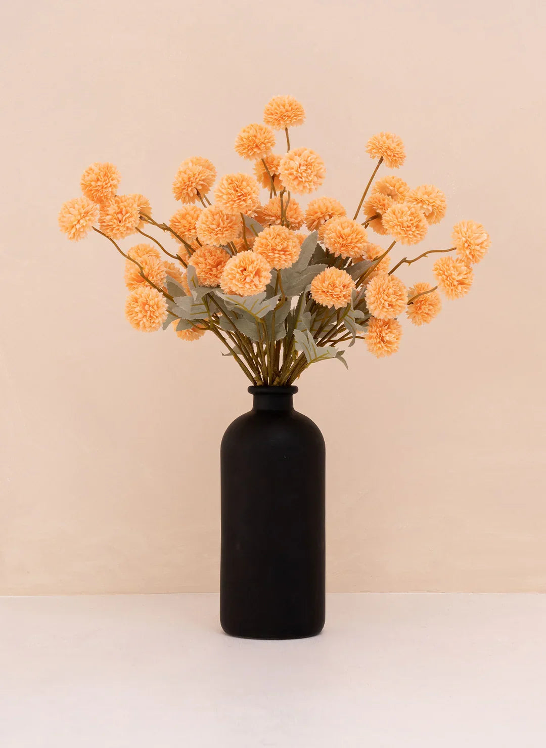 Onderhoudsvrije zijden Kiku bloemenbundel, elegante en blijvende woonaccessoires voor uw interieur.