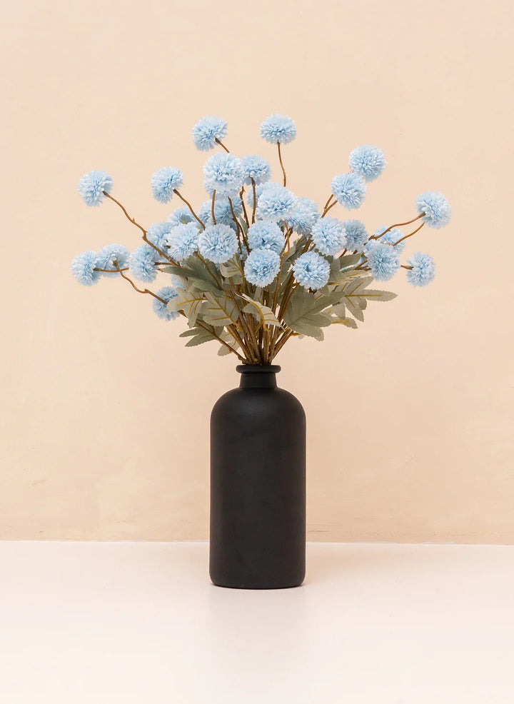 Tijdloze elegantie met deze zijden Kiku bloemen, een stijlvolle kunstbloemen decoratie voor thuis.