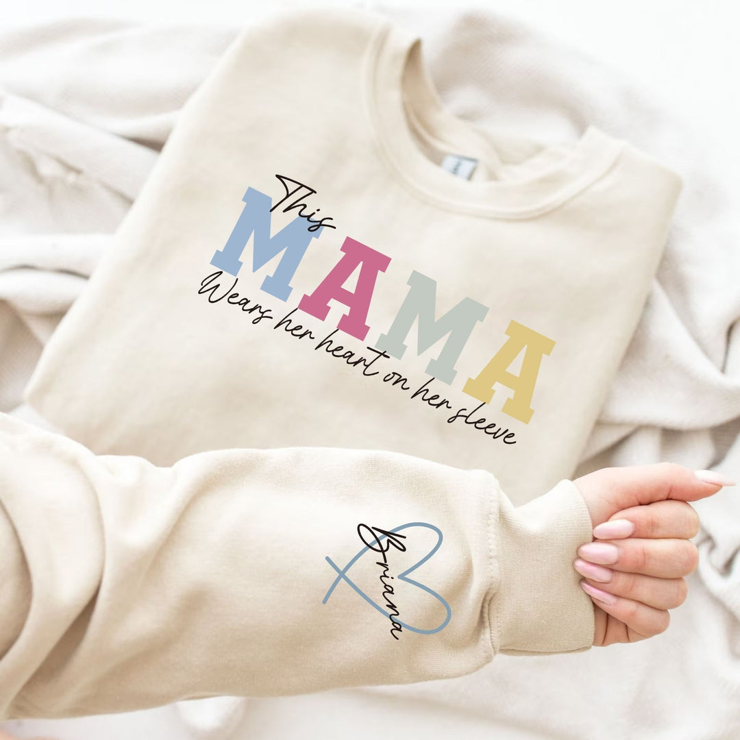 Stijlvolle unisex sweater met op maat gemaakte namen, perfect voor een uniek familie- of vriendschapscadeau.