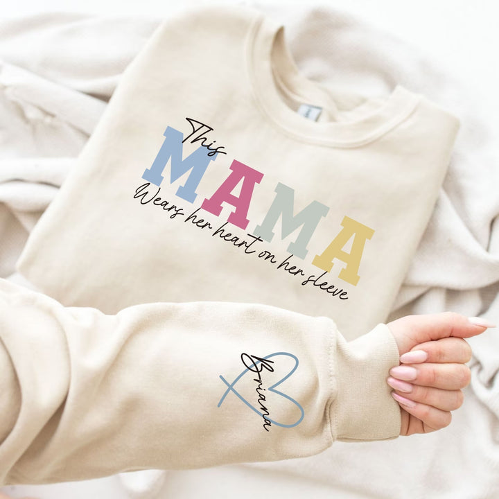 Stijlvolle unisex sweater met op maat gemaakte namen, perfect voor een uniek familie- of vriendschapscadeau.