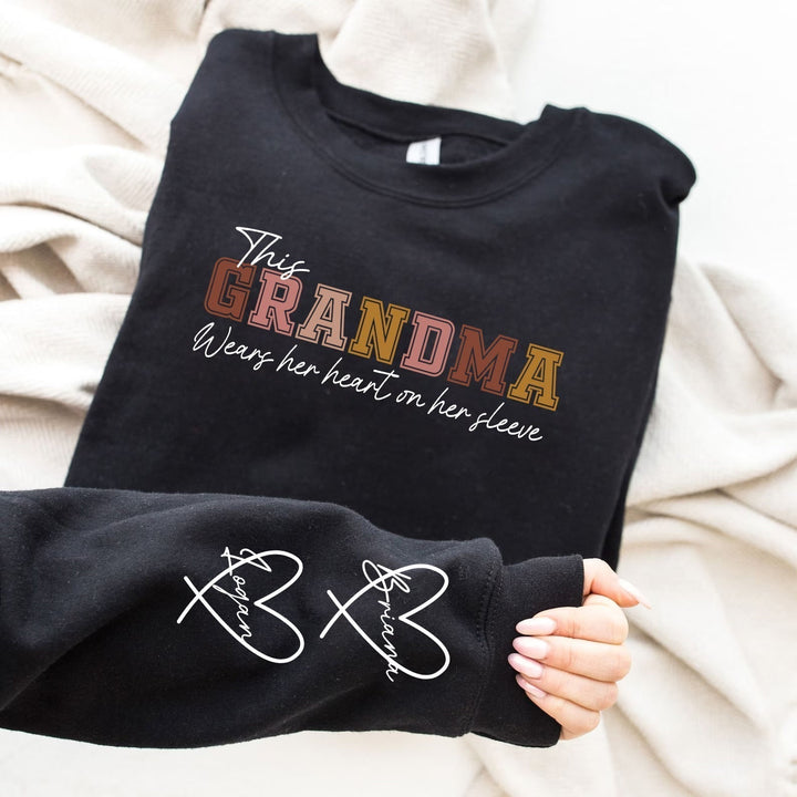 Gepersonaliseerde trui voor Moederdag of Oma, met namen van dierbaren. Een hartverwarmend, uniek geschenk.