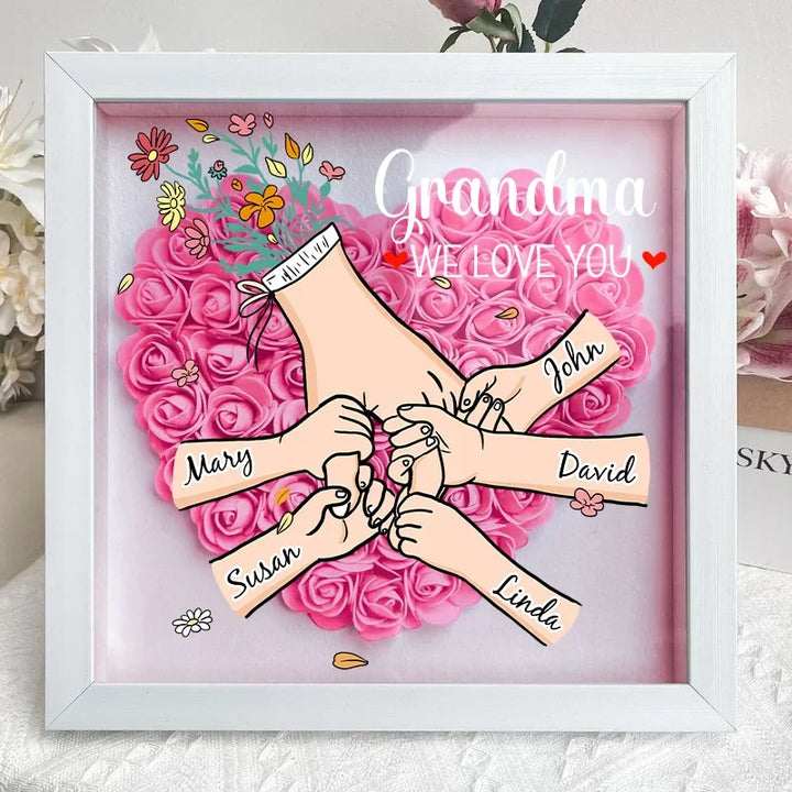 Stijlvolle shadow box met naam en bloemen. Perfect als interieurdecoratie en uniek geschenk.