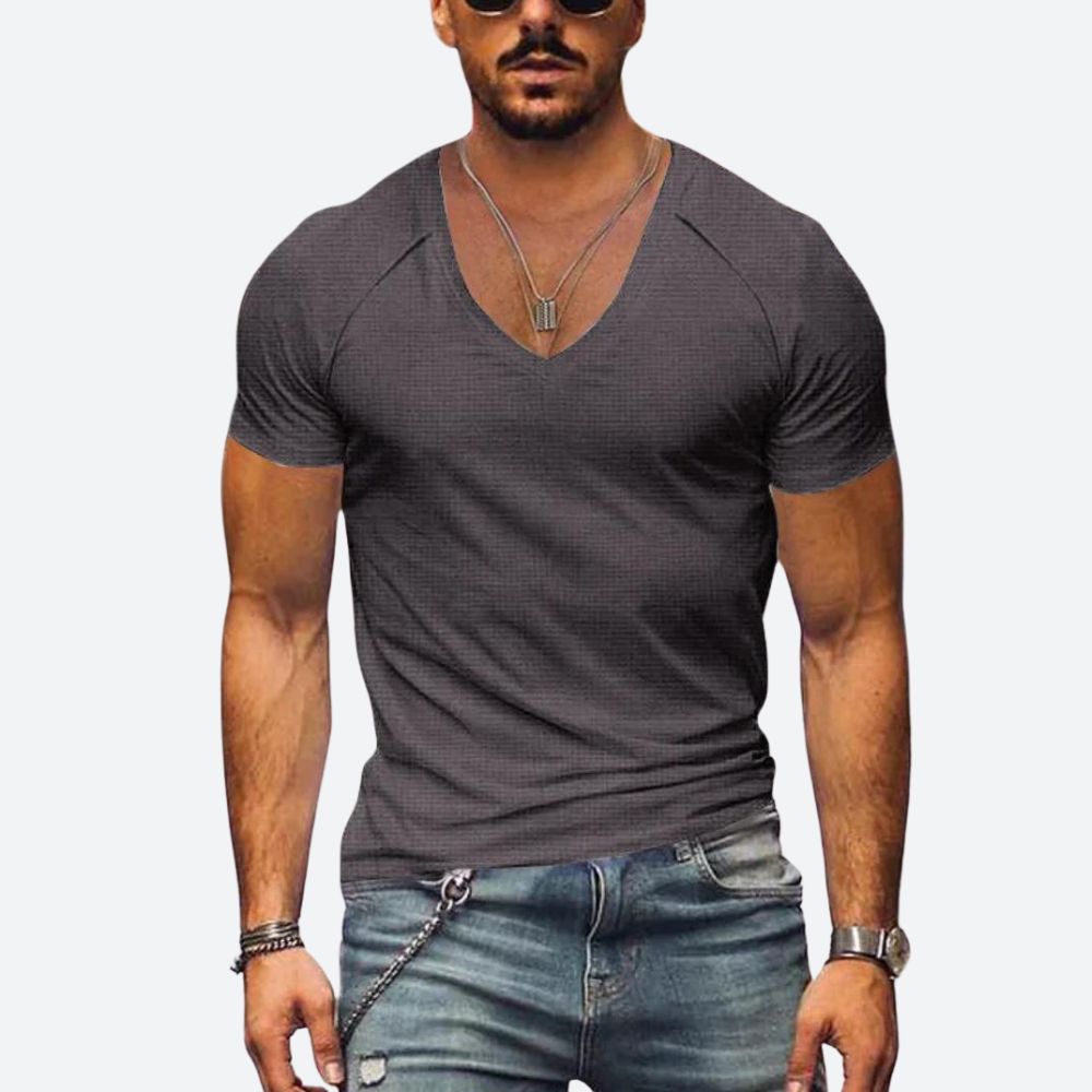 Stijlvol mannen zomershirt met ronde hals en korte mouw, een essentieel kledingstuk voor frisse en modieuze zomerlooks.