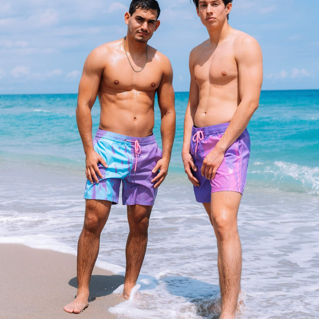 Heren strandoutfit met kleurveranderende zwemshorts; comfortabel en modieus voor de zomer.