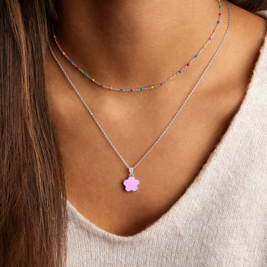 Kleurrijke regenboogketting Iris, een elegant dames accessoire, perfect als stijlvol cadeau.