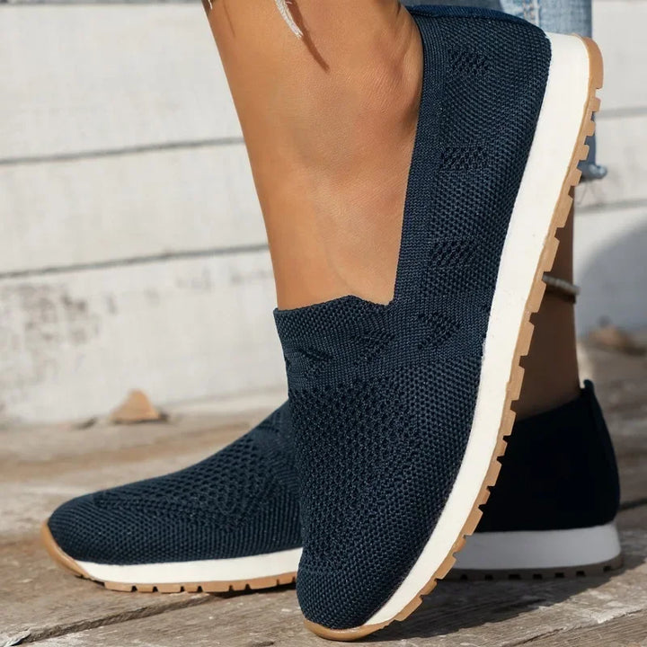 Antislip platte instappers voor dames, orthopedische comfort schoenen voor veilige dagelijkse stappen.