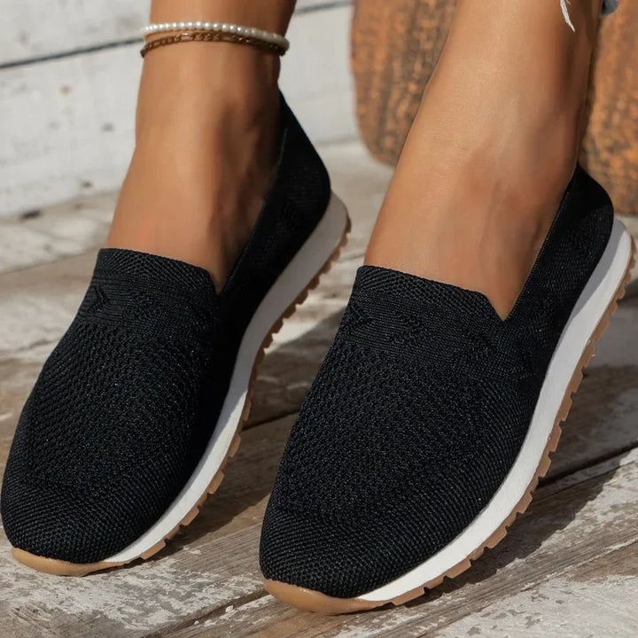 Modieuze orthopedische dames instappers Olivia. Platte comfortschoenen voor pijnverlichting, ideaal casual.