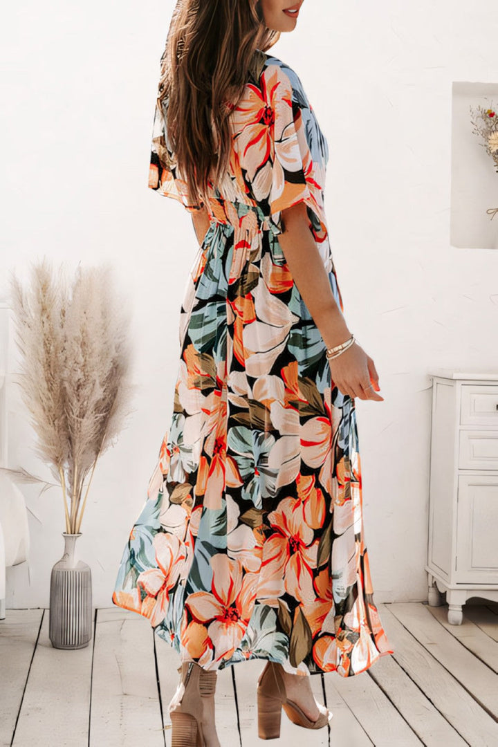 Vrouwelijke bloemen maxi zomerjurk voor dames met een elegante A-lijn pasvorm.
