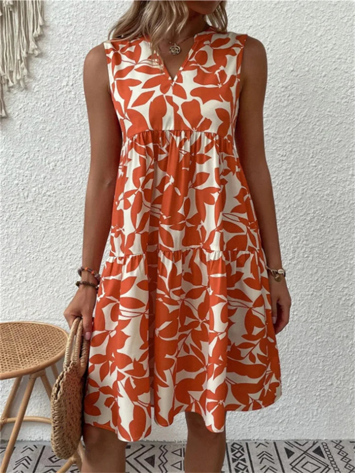 Vrouwelijke bloemige print op een comfortabele midi zomerjurk voor dames.