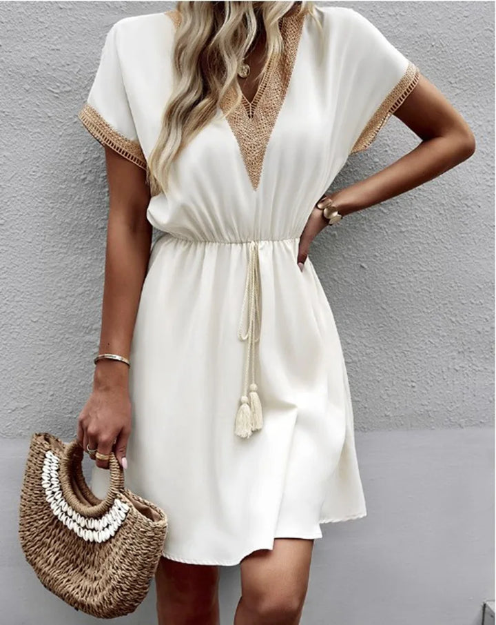 Stijlvolle boho chic damesjurk, losvallend model met elastische taille voor zomerse comfort.