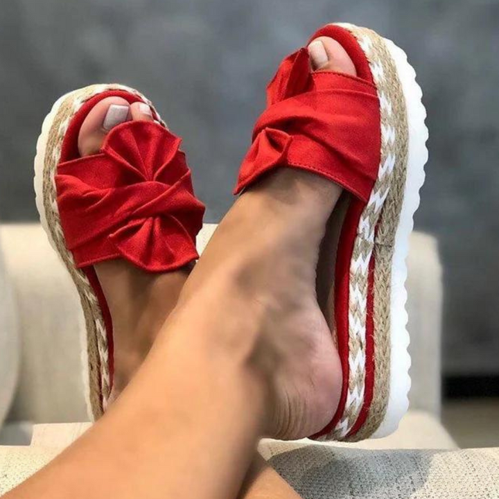 Comfortabele zomersandalen voor dames met voetondersteuning en elegante strik, ideaal voor elke dag.