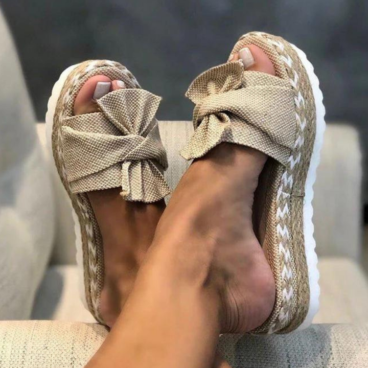 Elegante dames comfort sandalen met strik, ideaal voor zomerse dagen en dagelijks voetcomfort.