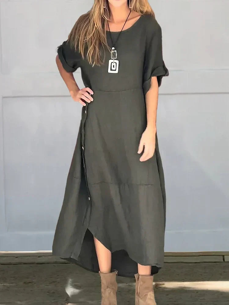 Comfortabele losvallende dames midi blousejurk. De trendy vrouwenkleding is elegant en casual voor elk moment.