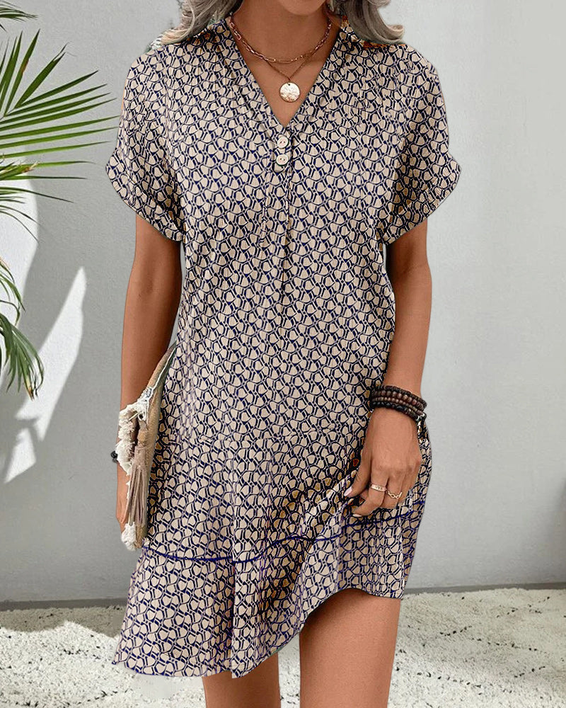 Stijlvolle mini zomerjurk voor dames met trendy print en V-hals, veelzijdig voor casual of feest.