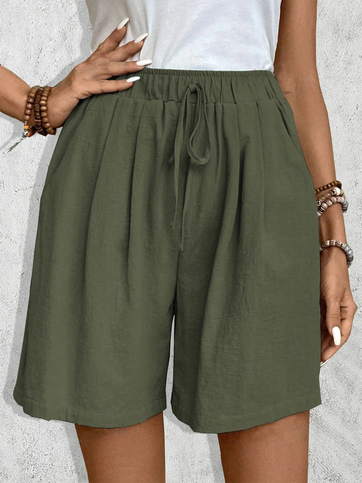 Veelzijdige dames casual shorts met hoge taille en functionele zakken, perfect voor zomerse outfits.