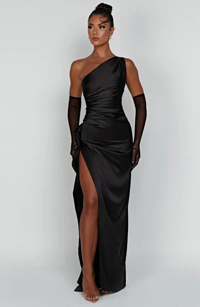 Elegante dames maxi jurk met gedrapeerde details en een verleidelijke hoge split.
