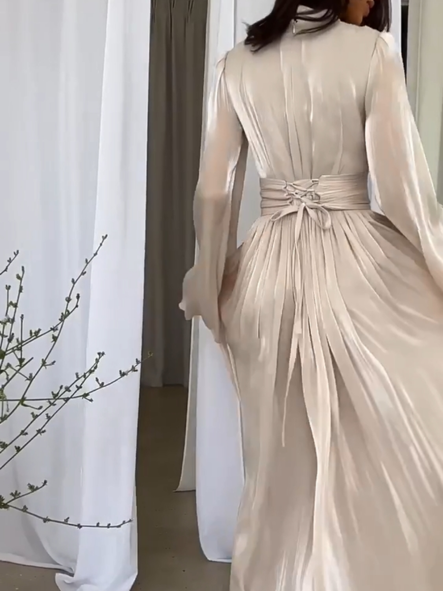 Lange elegante damesjurk met strikceintuur voor een verfijnde look, perfect voor speciale gelegenheden.