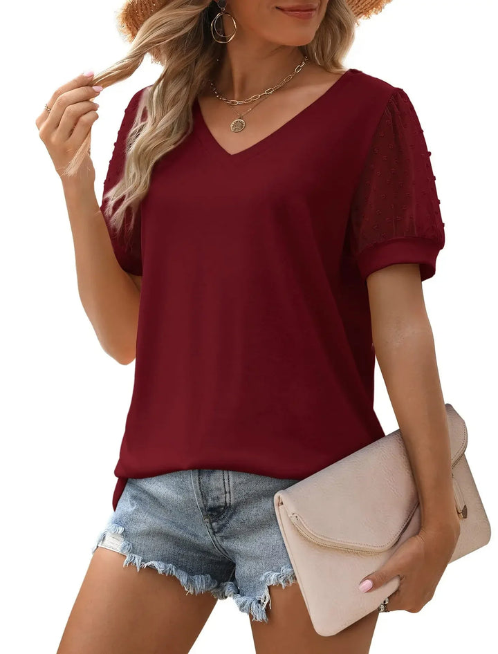 Comfortabele dames blouse met elegante V-hals, een stijlvolle keuze voor elk seizoen.